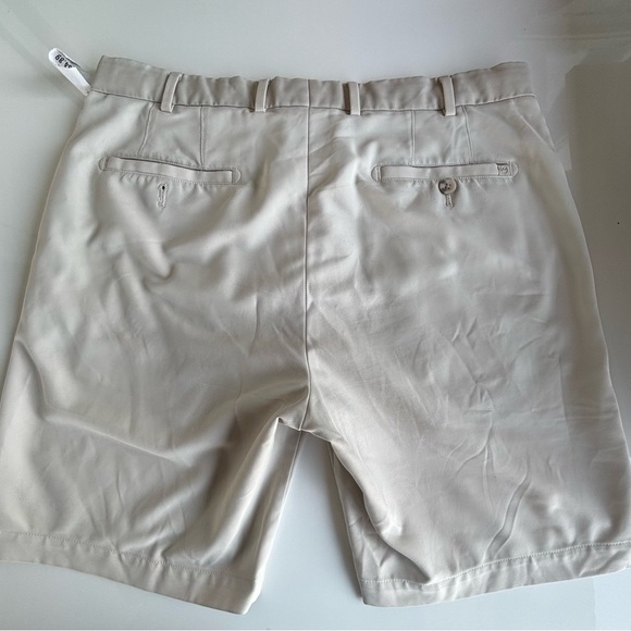 Peter Millar Tan Flat Front Shorts for Casual Elegance - Picture 4 of 12